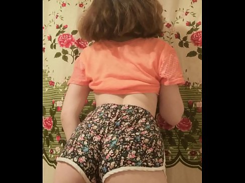 ❤️ Sexy na batang babe na hinuhubad ang kanyang shorts sa camera ️❌ Porno sa amin