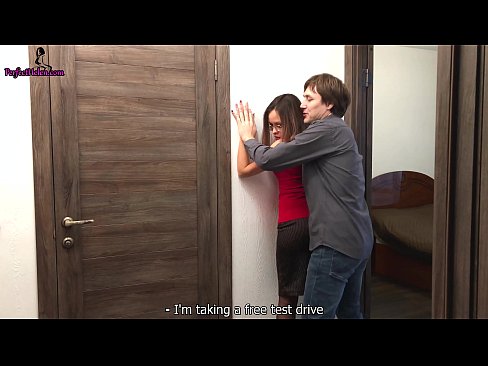 ❤️ Sexy Realtor Sensually Jerks Kanyang Puke at Fucks Habang Nagbebenta ng Kanyang Apartment - Krempai ️❌ Porno sa amin