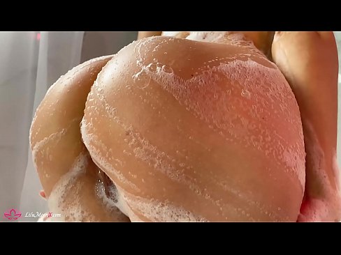 ❤️ Sinasasal ni Brunette ang Pussy gamit ang Vibrator sa Matinding Orgasm sa Shower ️❌ Porno sa amin