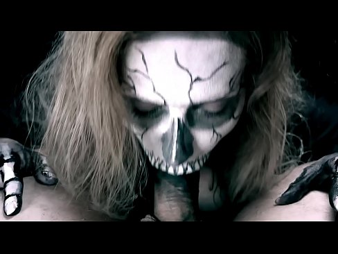 ❤️ Demon girl ng sanggol titi sa kanyang itim na bibig at swallowing cum. ️❌ Porno sa amin