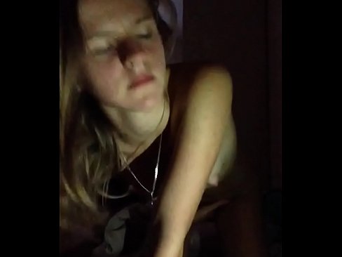 ❤️ Ang isang batang babae masturbates at cums ️❌ Porno sa amin